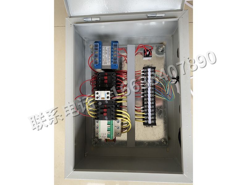 兩層普通電器電箱內(nèi)部